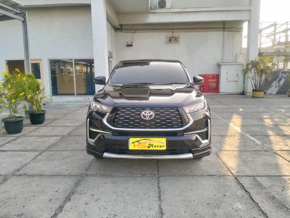Toyota Innova Zenix V HEV Metic 2025 LikeNew