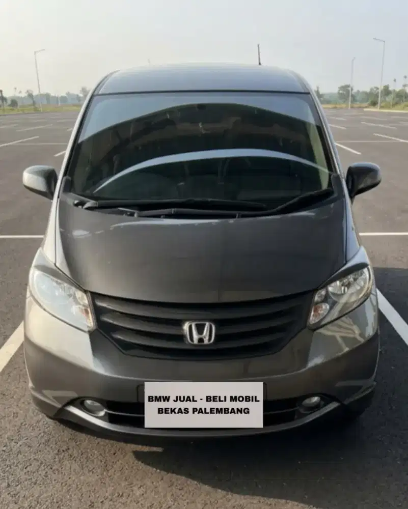 Mobil Honda Freed Matic 2009