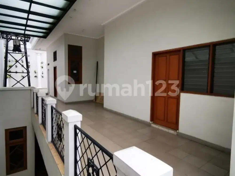 Disewakan Rumah Mewah Dikawasan Pemukiman Elite Mega Kuningan