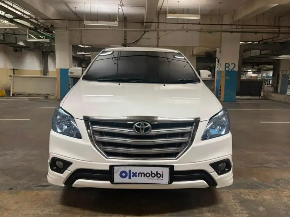 LOW DP Toyota Kijang Innova 2.0 G Captain Seat Bensin-AT 2014 UYA