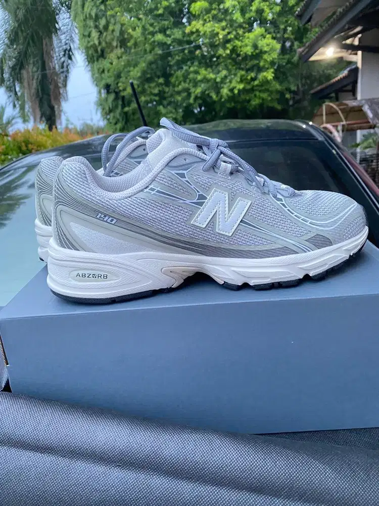 Sepatu New Balance 740 Original