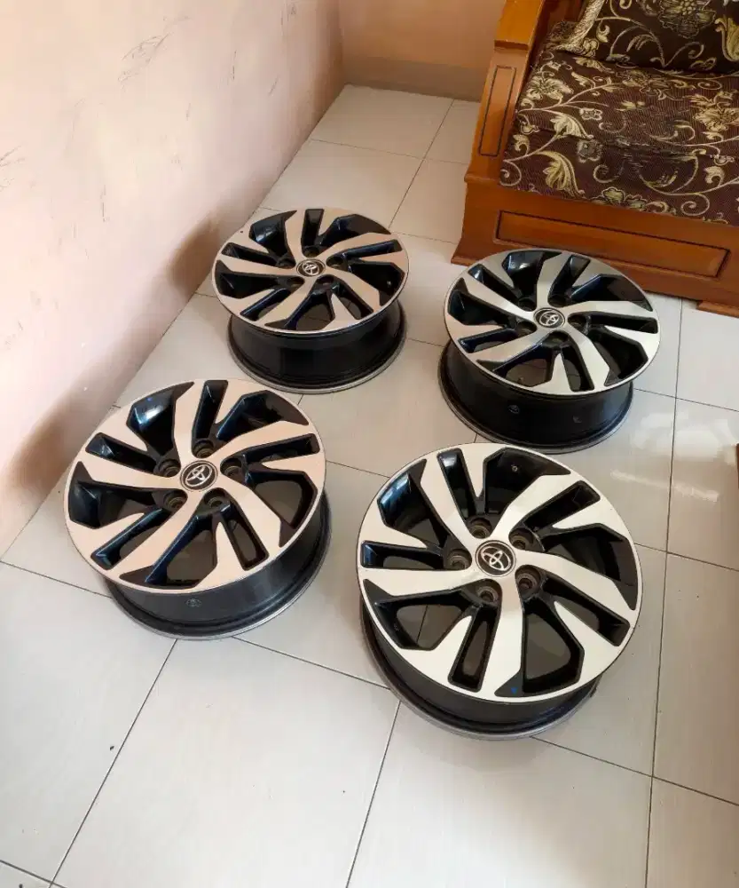 Velg original toyota rush ring 16