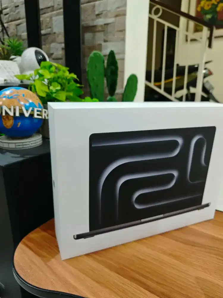 MacBook Pro 14 Inch M4 Pro 24/512 x rog msi nitro tuf