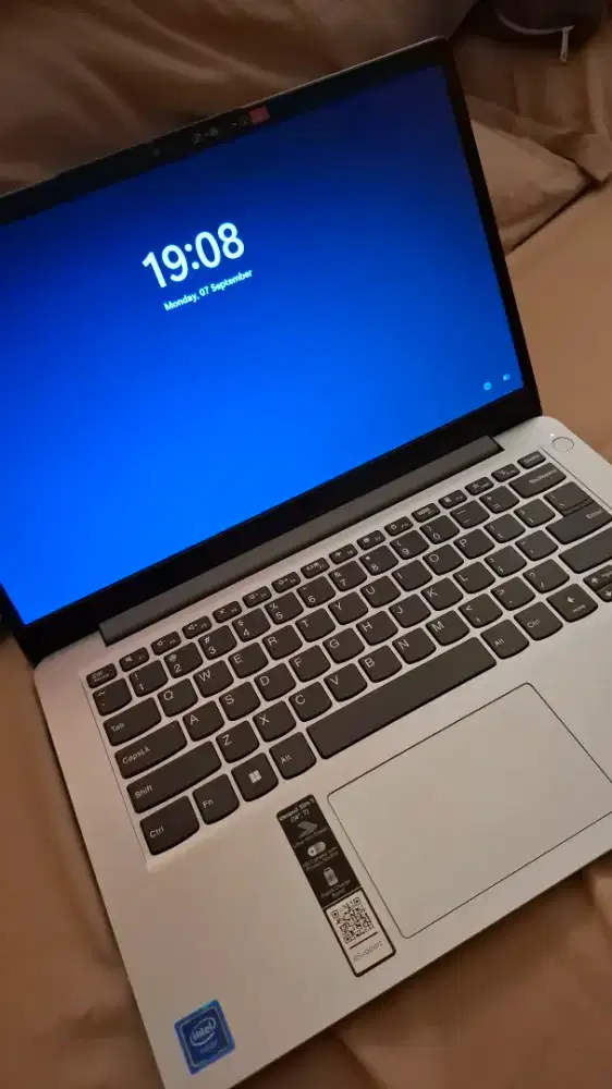 Lenovo 

IdeaPad 82V6