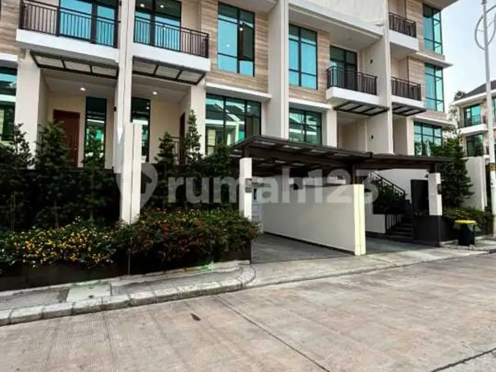 Sewa Townhouse Mewah Brand New Lokasi Premium di Pondok Indah - Jakarta Selatan