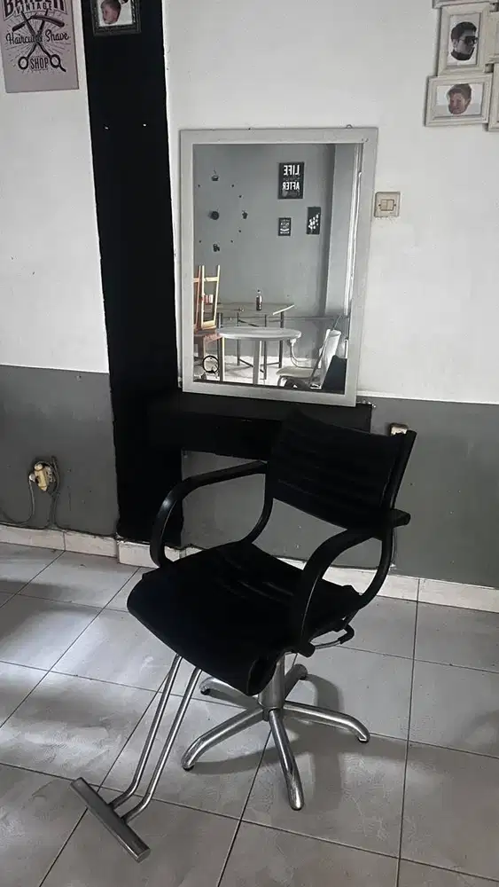 Set Peralatan Barbershop/Pangkas Rambut Bekas Kursi + Cermin