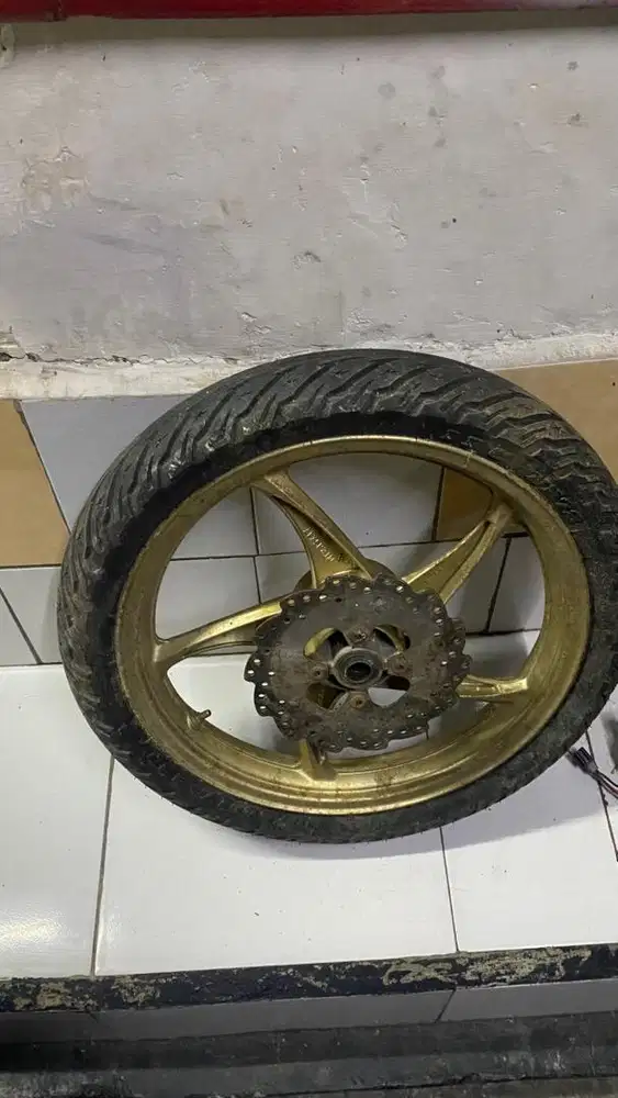 Velg belakang fullset dengan ban dan ninja rr dan spedometer ninja Rr