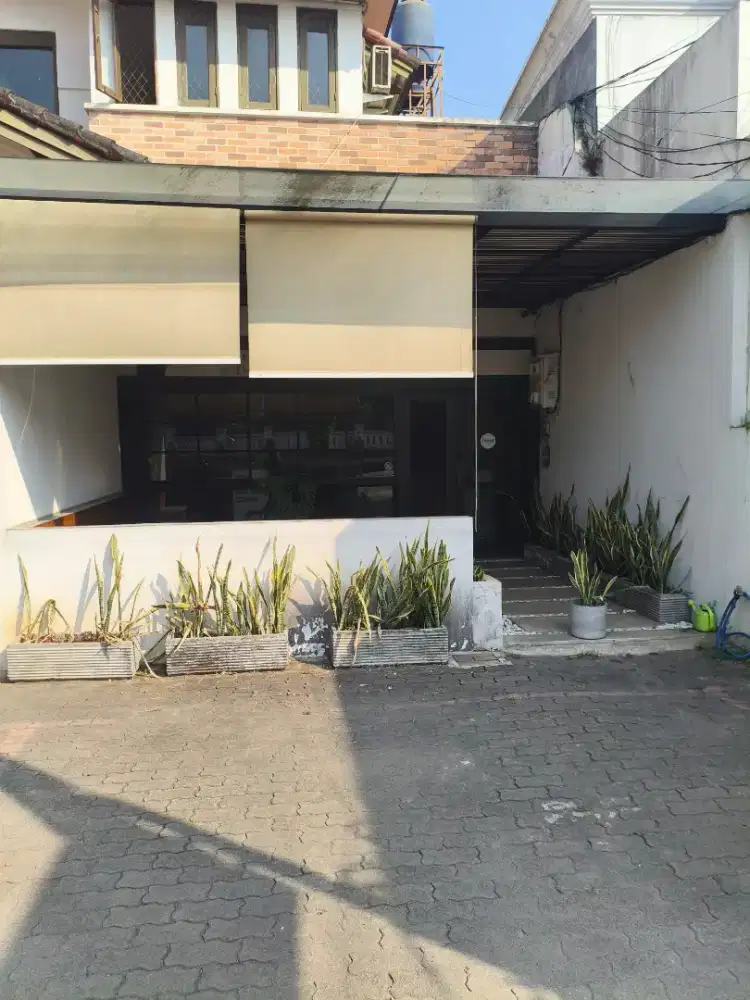 Sewa Ruangan Bekas Cafe Pinggir Jalan
