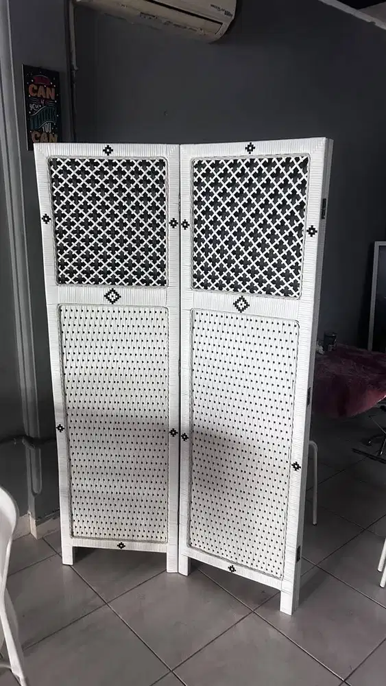 Sketsel Pembatas Ruangan Rotan Sintetis Bekas (8 Pintu/Panel)