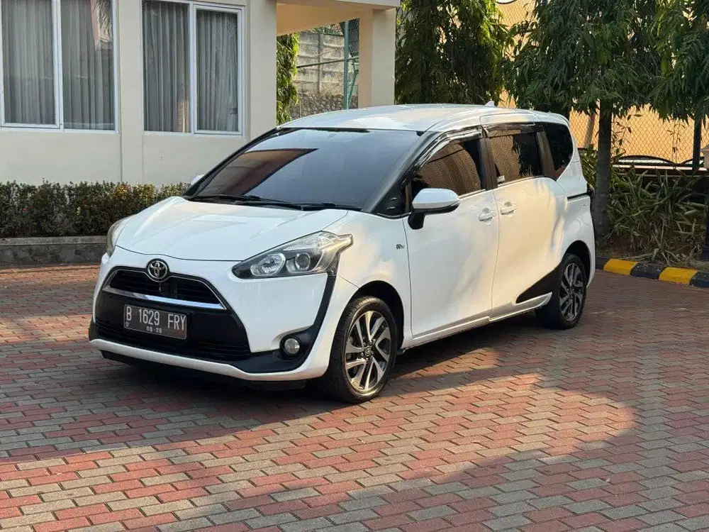 Sienta V 2016 automatic kondisi ciamik