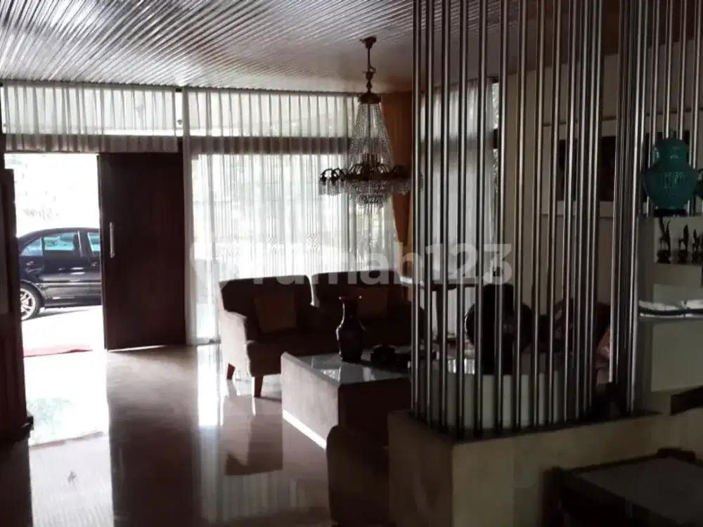 Dijual Rumah Lama Terawat di Pejaten Barat