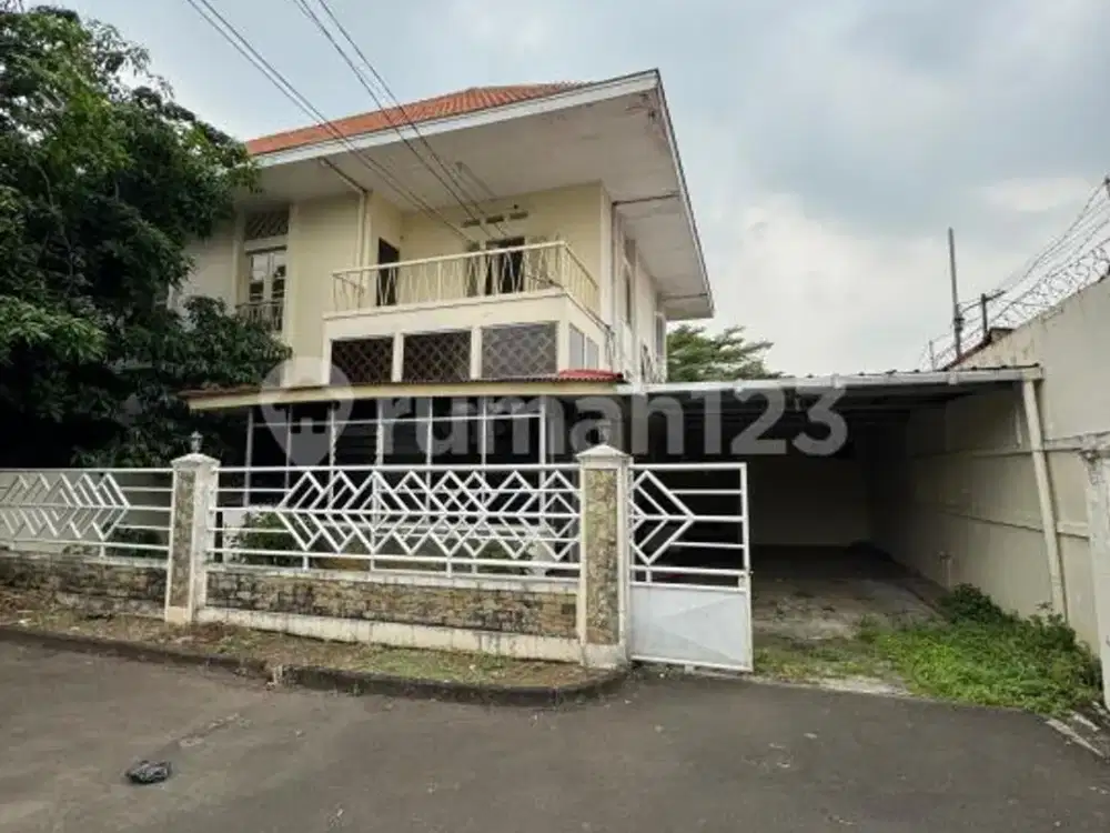 Jual Rumah Tua Hitung Tanah Cocok untuk Investasi di Area Menteng Jakpus