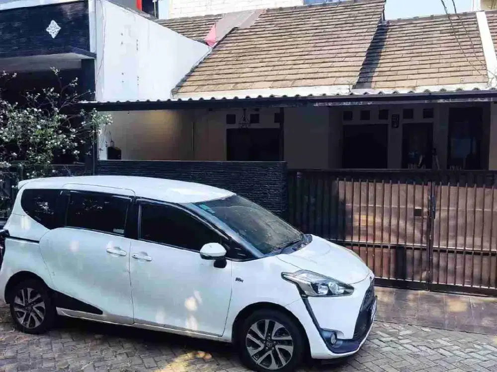 Di jual rumah dalam perumahan cluster bagus nyaman aman tenang di lokasi jln akasia Ciledug Tangerang kota