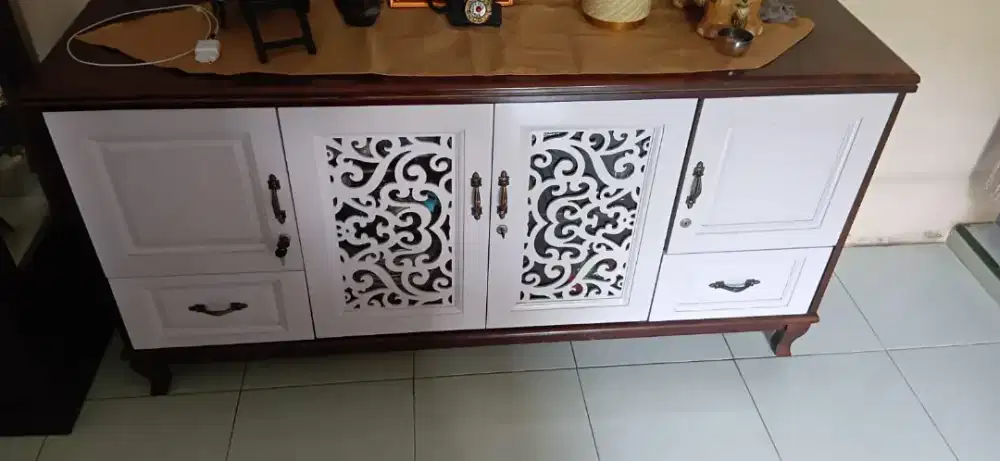 Meja lemari panjang