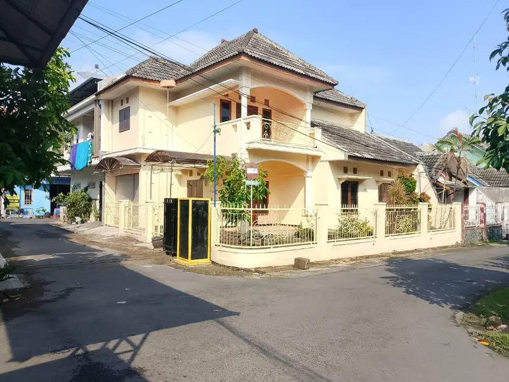 Disewakan sewa dikontrakan Rumah 2 Lantai Nyaman dan Strategis