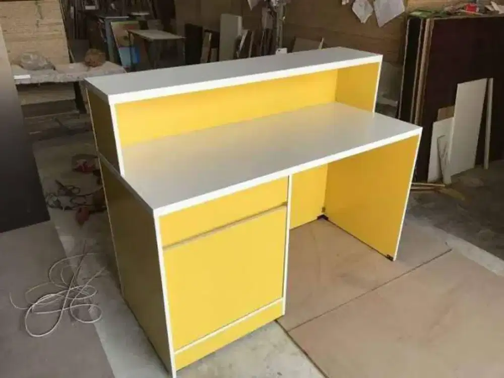 Meja kantor hpl