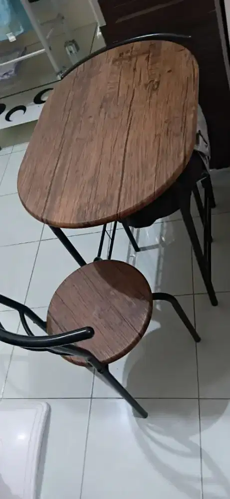 Meja minimalis kayu dan besi