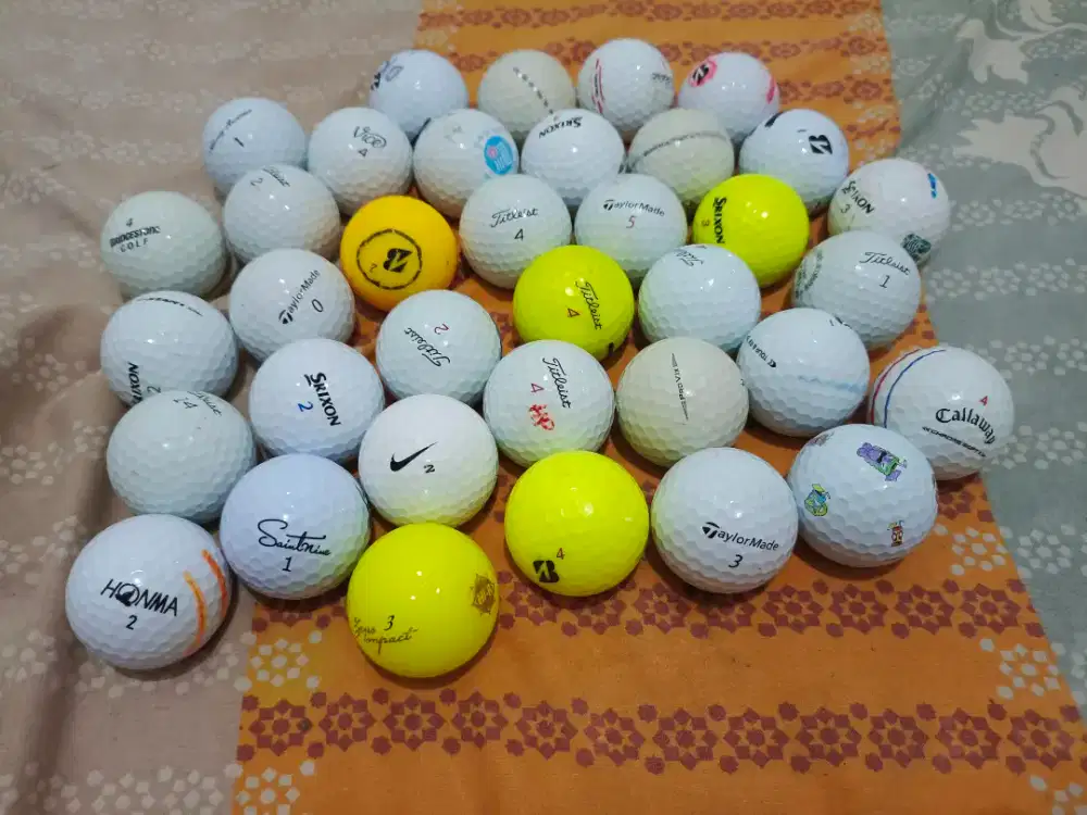 Bola golf second