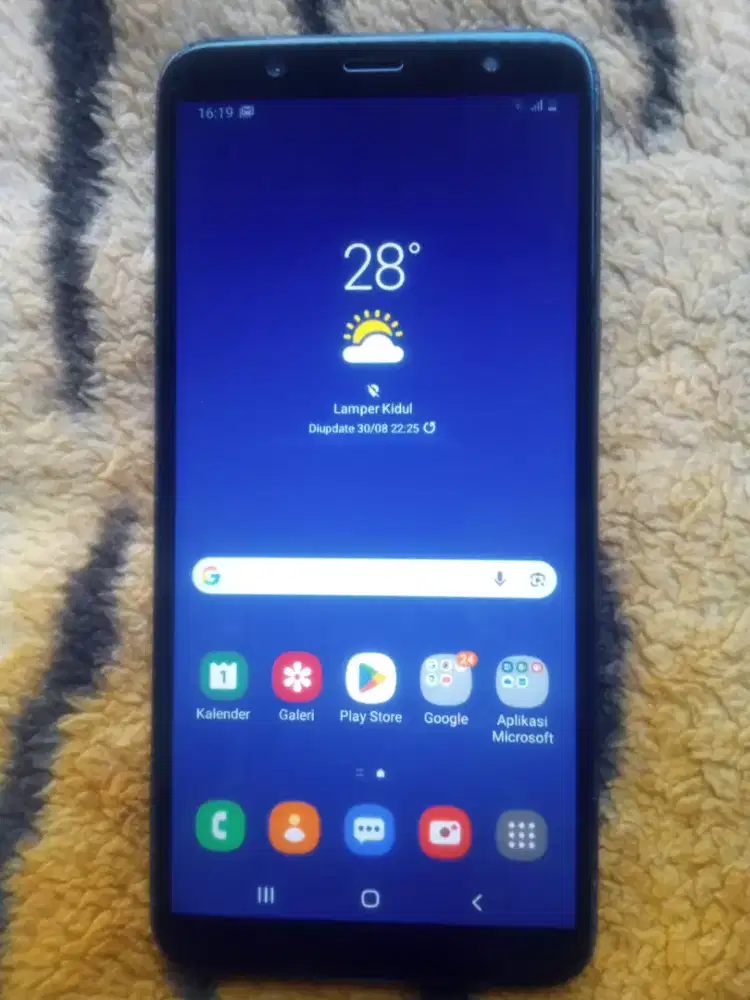 SamsungJ810:Layar6inciHD+,Ram3/32,Android10,KameraGanda-AutoFocus,