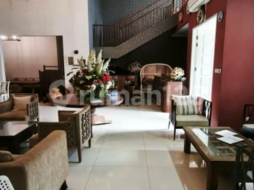 Dijual Rumah Galeri Dalam Kompleks Perumahan