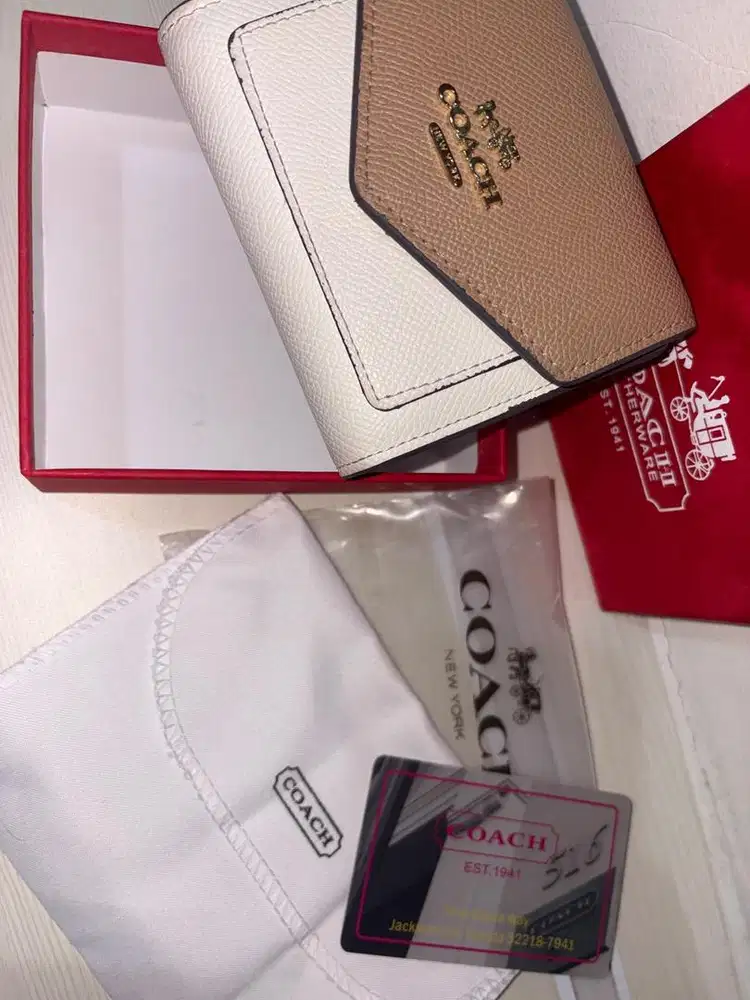 Dompet coach white
