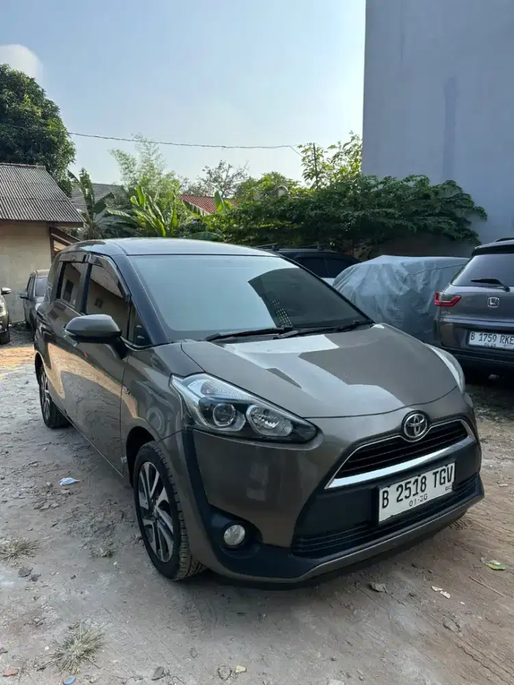 Toyota Sienta V Metik 2017