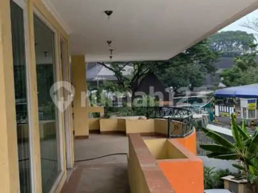 Dijual Rumah Hitung Tanah Lokasi Strategis di Pondok Indah, Jakarta Selatan