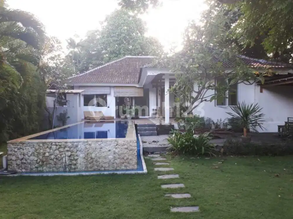 Elegant Tropical Villa.4 Bedroom In 11 Are Of Land With Large Garden & Ample Parking In Sanur Denpasar Bali