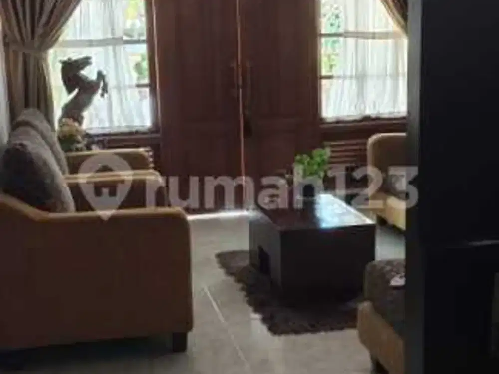 Rumah 2 Lantai 5 Bedroom di Dalung Permai Kuta Utara.