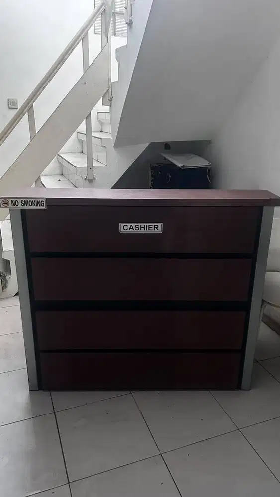 Meja Kasir Minimalis/Meja Resepsionis Bekas