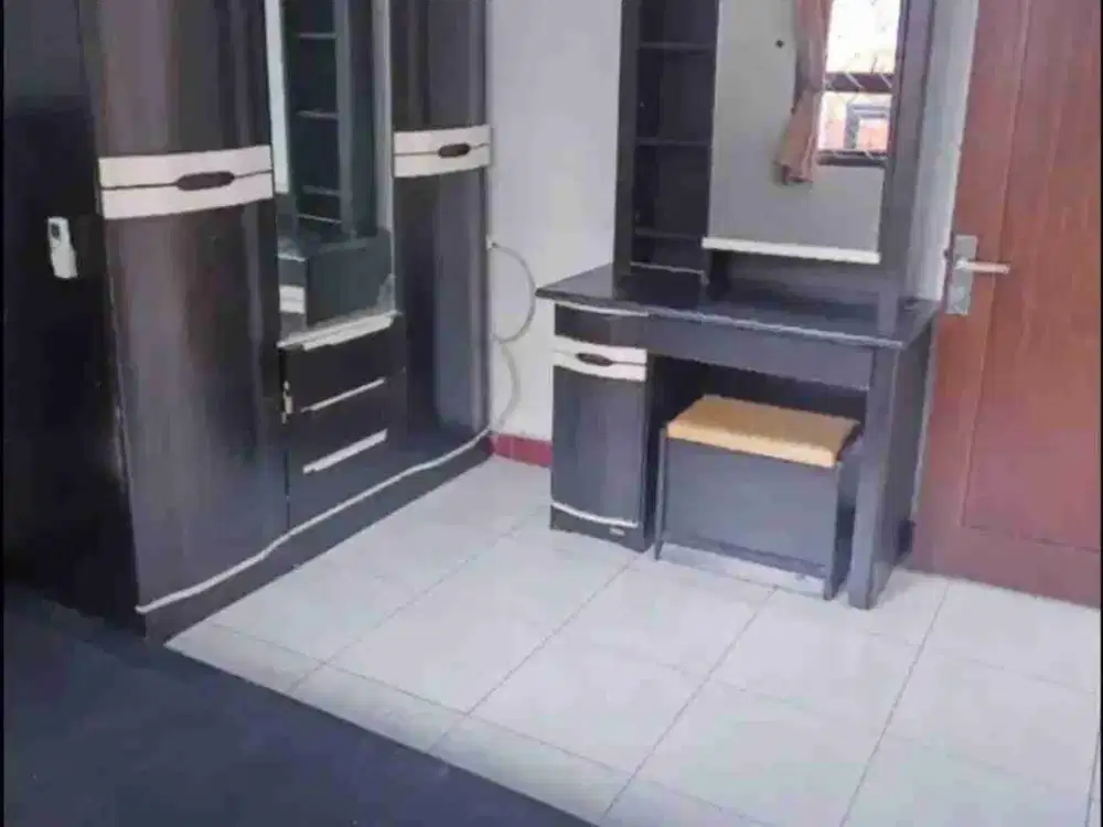 Sewa Rumah 2 Lantai Tengah Kota di Di Kembar Bkr dkt Buah Batu