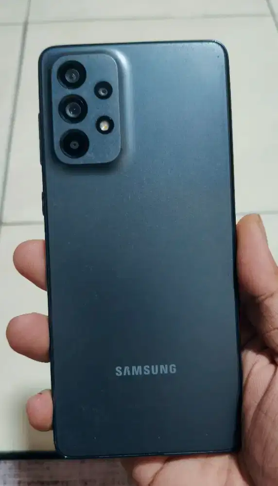 Samsung A73 5G (8/256) + charger