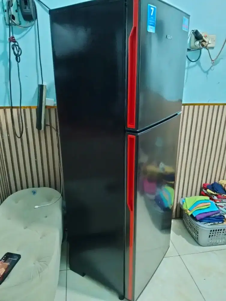 Menjual kulkas bekas