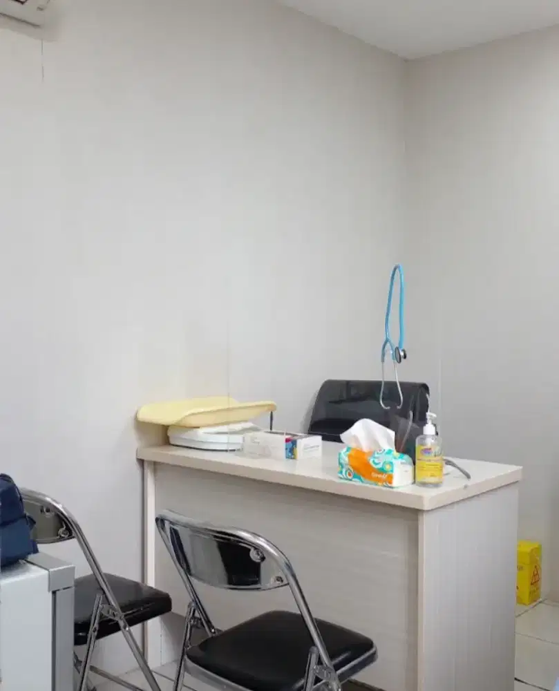 Di butuhkan pegawai wanita ( freelance) untuk jadi kasir toko obat