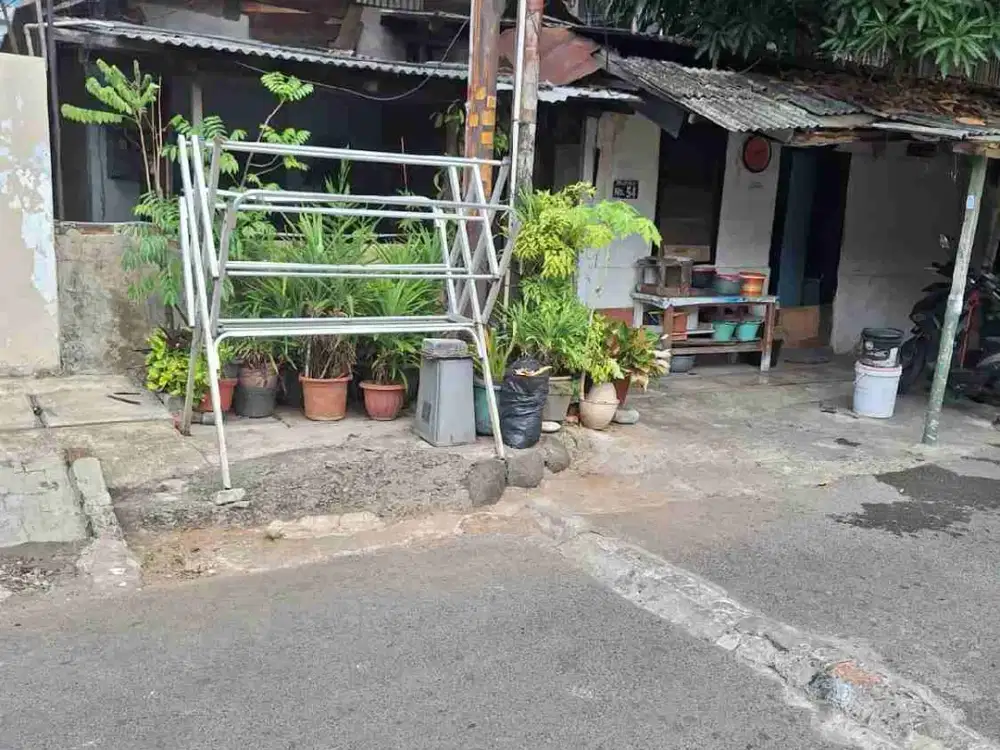 Dijual Rumah Tua cocok untuk bangun Kost di Tanjung Duren Jakarta Barat