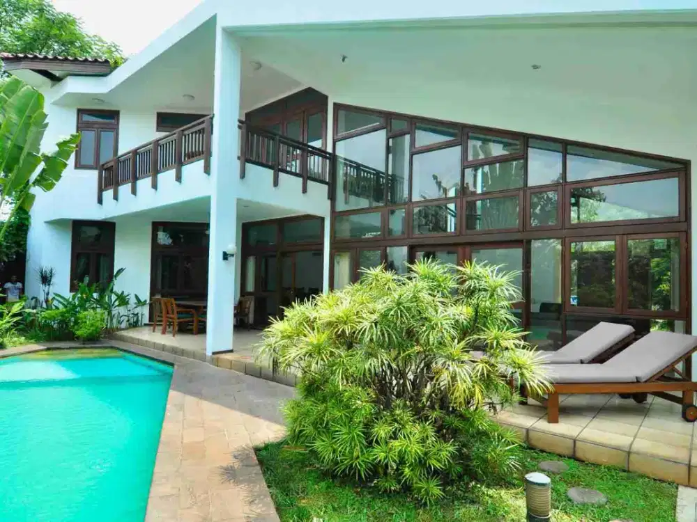 Rumah Tropical Design Swimming pool Private BSD city