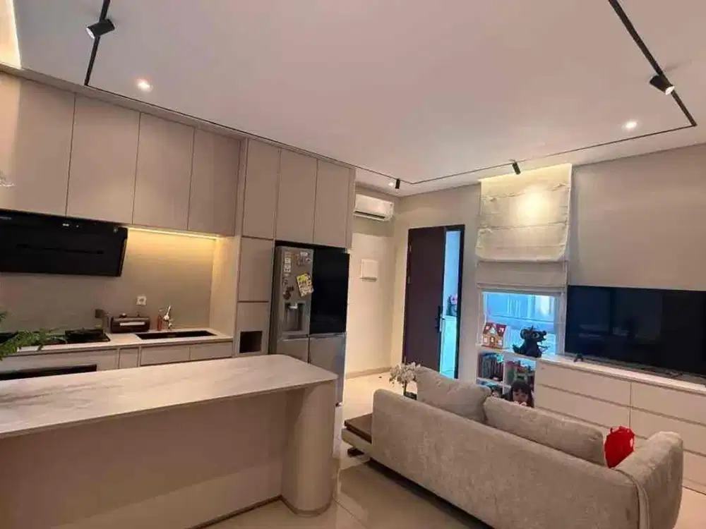 Premium Kitchen + Built-In Oven! Dijual Rumah Sudah Renovasi dan Siap Huni di Summarecon Crown Gading