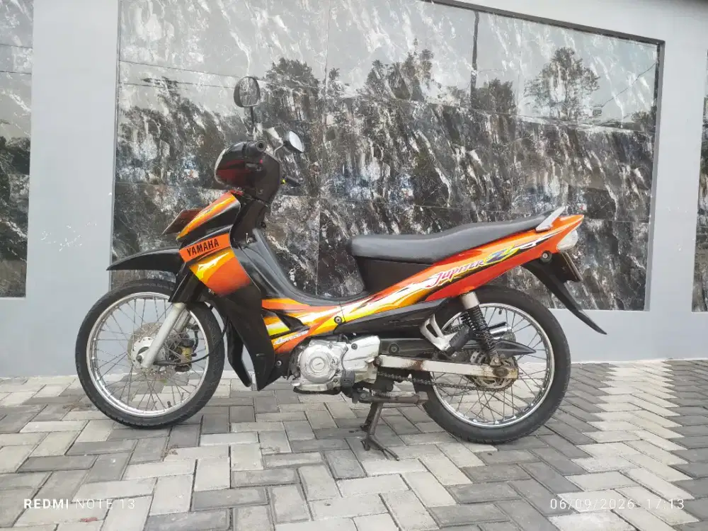 Jupiter z hitam orange