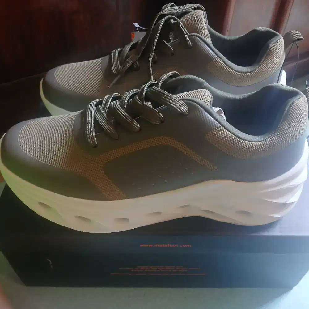 Sepatu pria nevada