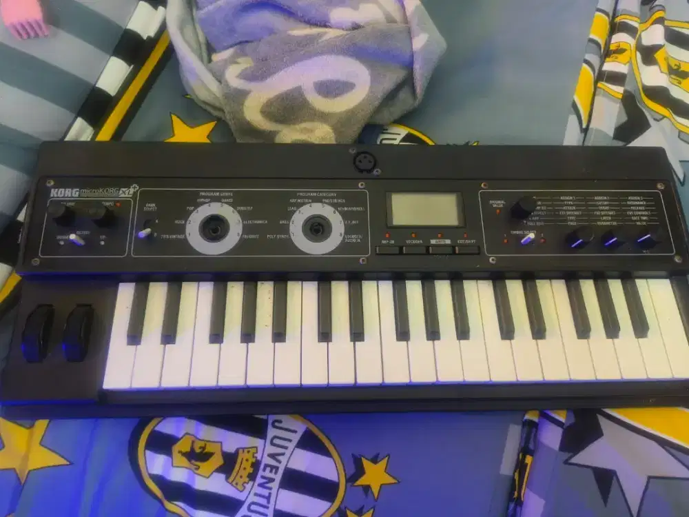 Micro Korg XL varian hitam