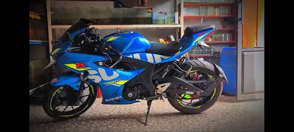 Motor Suzuki GSX 150 R 2019