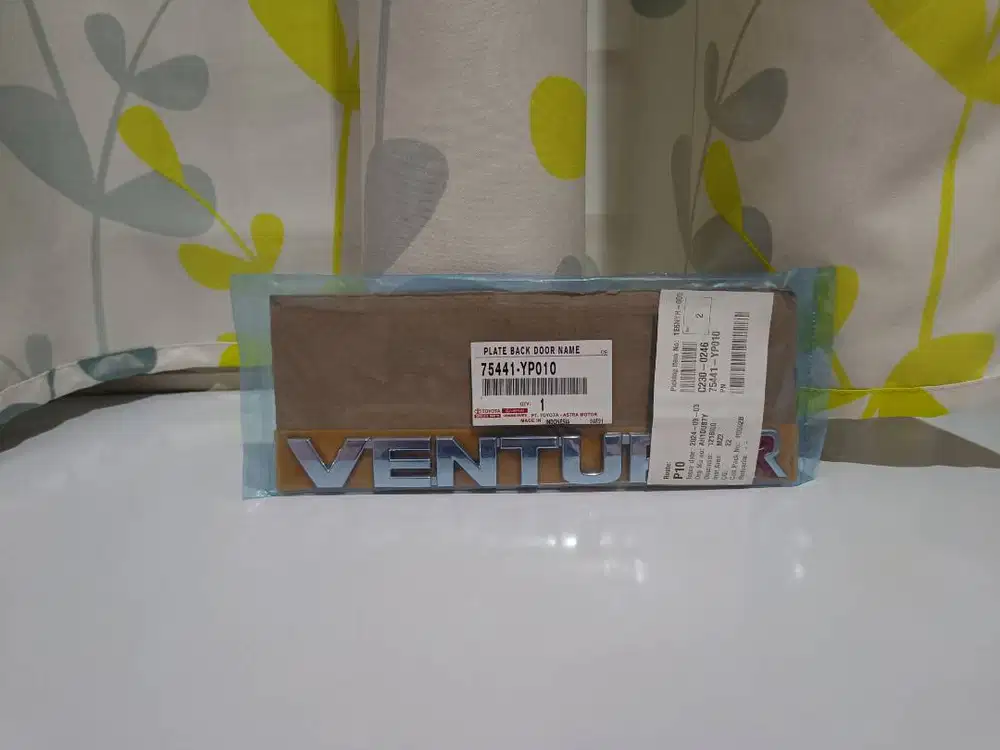 Emblem innova venturer new baru logo toyota