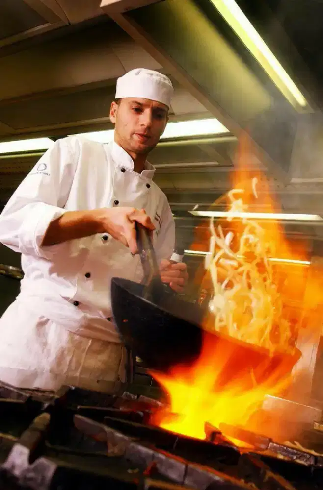 DICARI SENIOR COOK  UNTUK RESTO CHINESSE FOOD HALAL