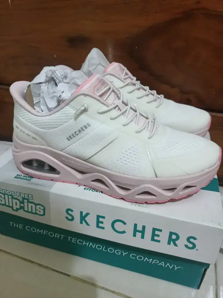 Sepatu skechers slip ins