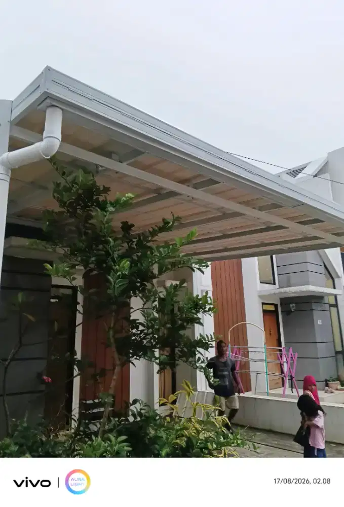 Pasang kanopi baja ringan