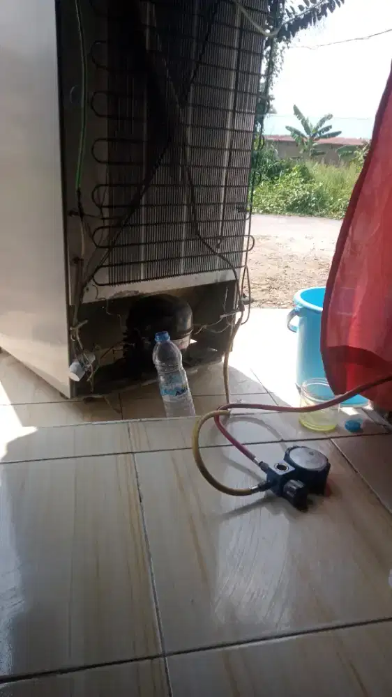Jasa servis kulkas panggilan ke rumah
