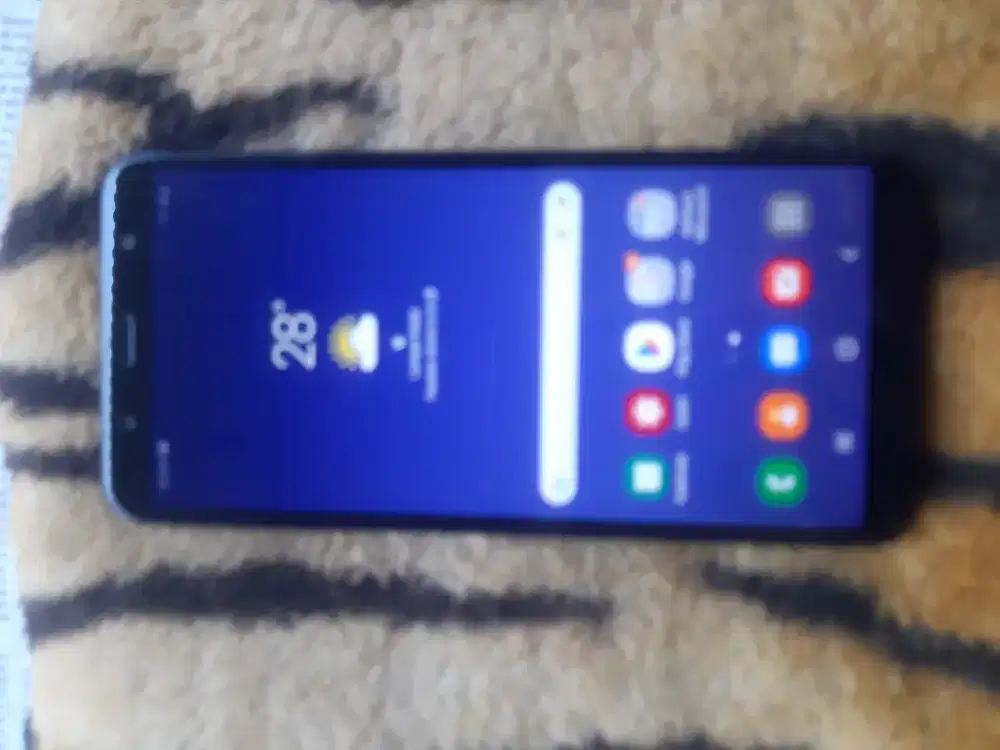 SamsungJ810:Layar6inci_HD+,Ram3/32,Android10,KameraGandaAutoFocus