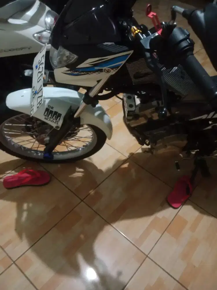 Jual Suzuki satria putih abu 2015