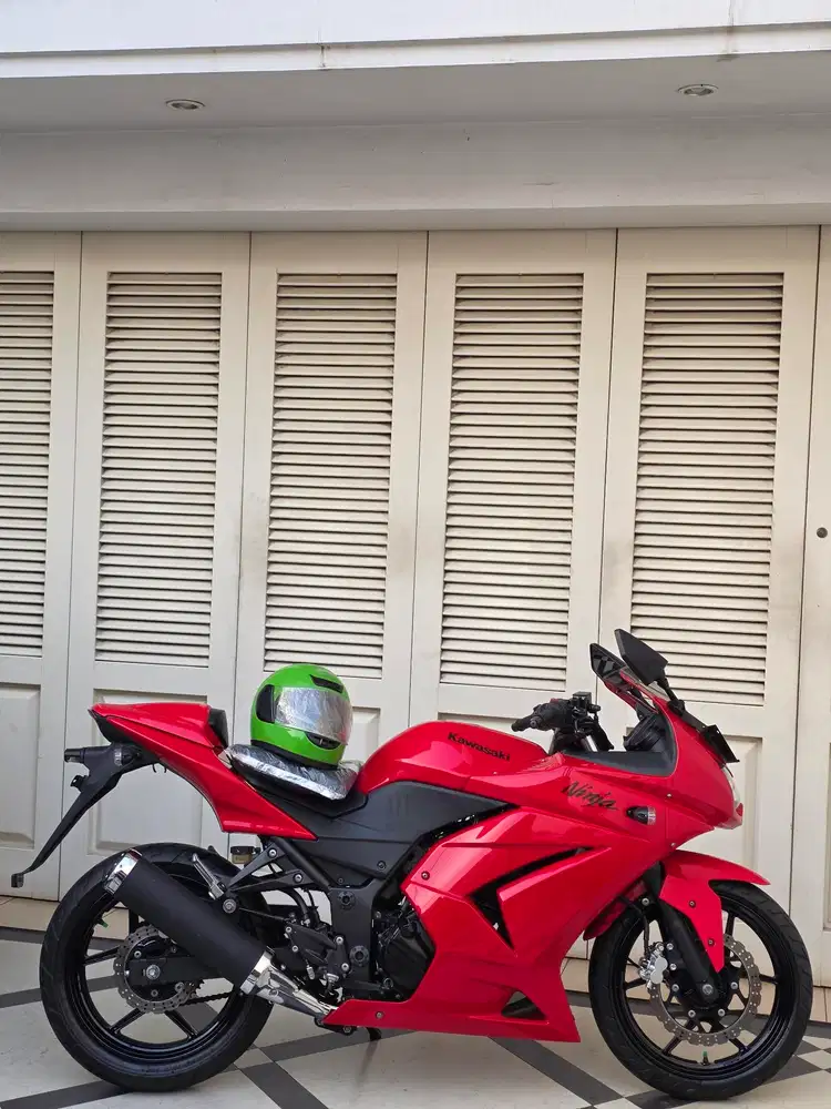Kawasaki Ninja 250R 2009 cbu
km 1400