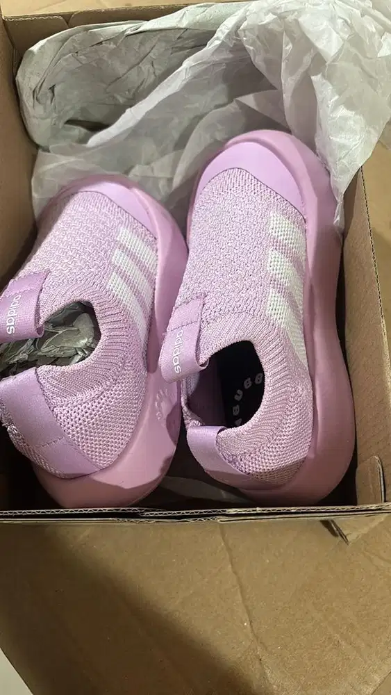 Adidas infant shoes size 26